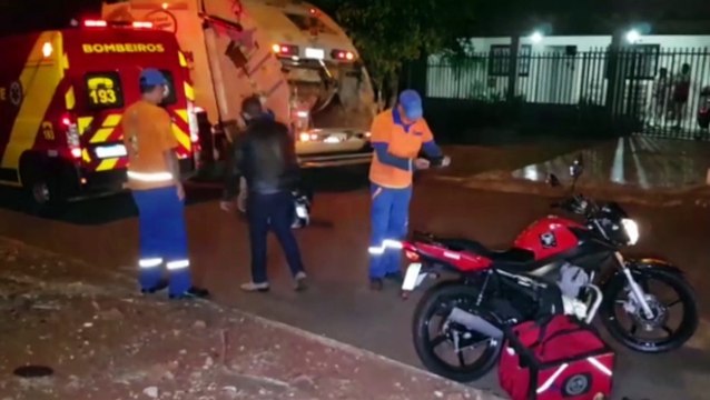Motociclista fica ferido ao bater contra caminhão de lixo no Bairro Country