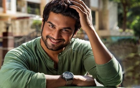 Sharad Kelkar celebrates Valentine's Day with Marathi film 'Rakshas' co-star Sai Tamhankar
