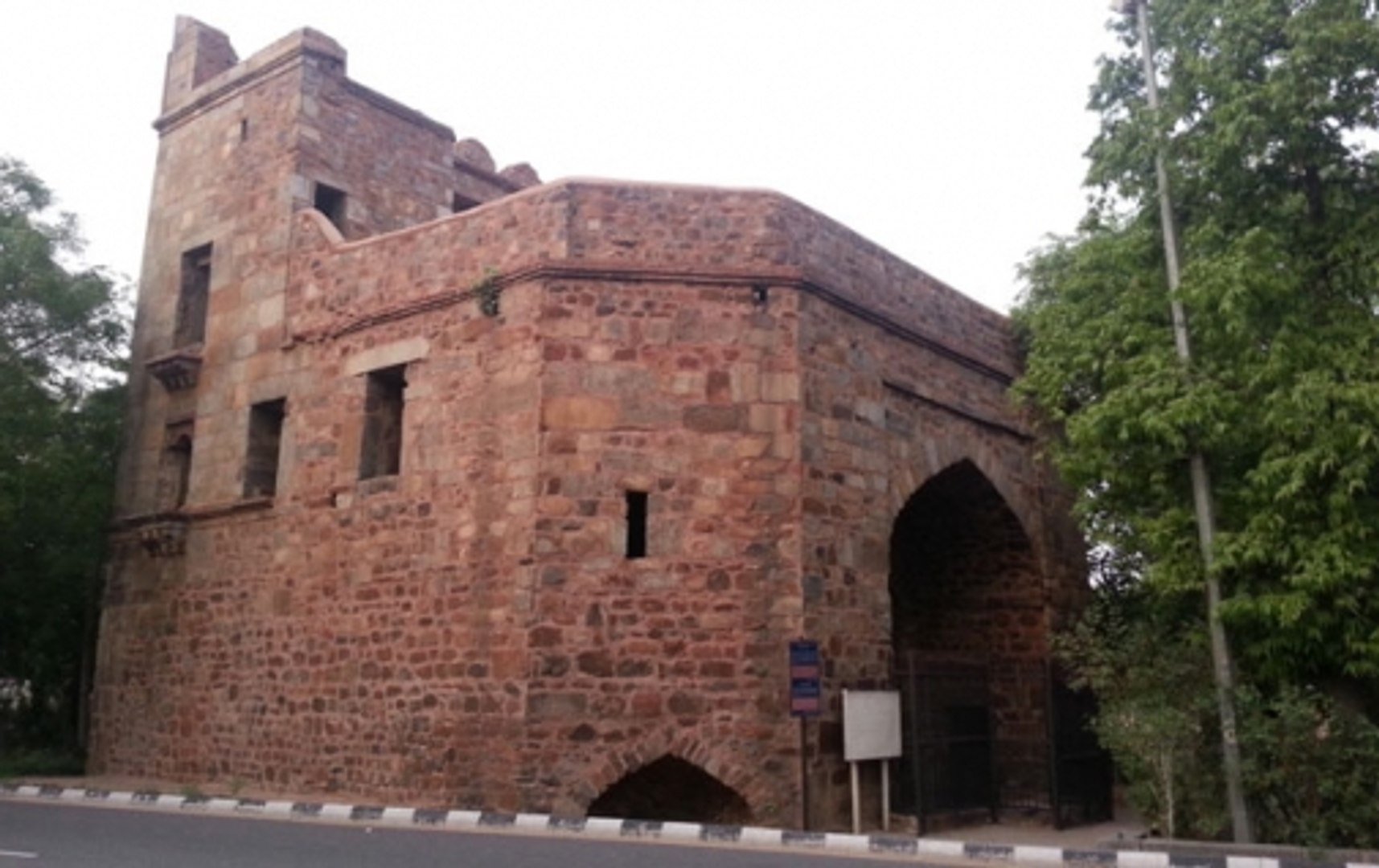 Rahasya Khooni Darwaza Located Near Delhi Gate Is One Of The Most Haunted Places Video Dailymotion
