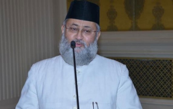 Maulana Salman Husaini Nadwi bursts out in tears in front of students after being expelled from AIMPLB