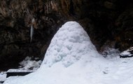 Huge Shivling built naturally in Manali that is taller than Amarnath shivling