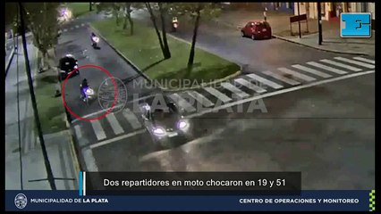 Dos repartidores en moto chocaron tras una mala maniobra