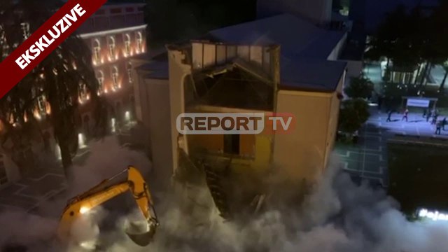 Shembet Teatri Kombëtar (Momenti i rrafshimit të godinës)