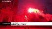 شاهد: مدينة إيطالية تستبدل مهرجان أنوار سنوي تستضيفه بـ"شعلة أمل" وحيدة