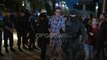Ora News - Forcat e policisë nxjerrin me dhunë nga godina e teatrit aktorin Neritan Liçaj
