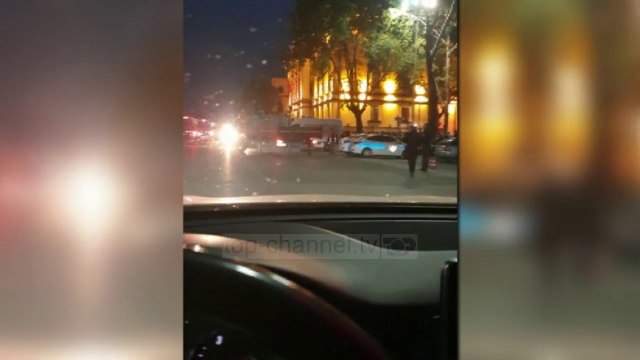 Top News - Shembet Teatri Kombëtar/ 20 të shoqëruar në komisariat