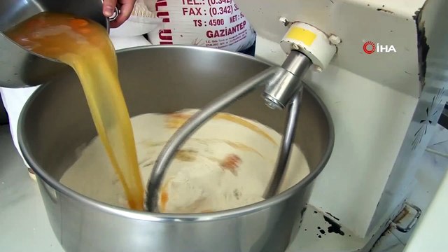 Güllaç Ve Sütlü Nuriye’den Etkilenip Soğuk Baklava Üretti, Şimdi Siparişlere Yetişemiyor