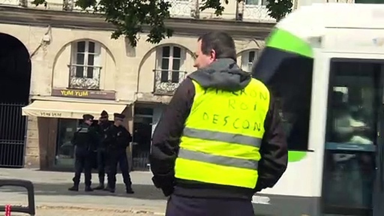 Manifestation avortée de "gilets jaunes" et "masques jaunes" à Nantes