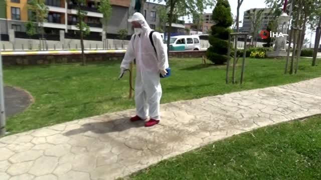 Sancaktepe'de parklar 65 yaş üstü vatandaşlar için dezenfekte edildi