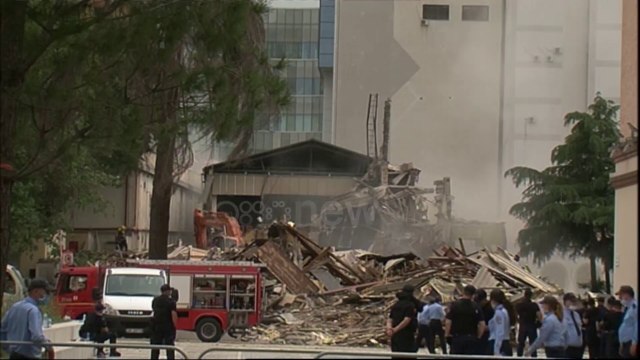 Ora News - Si nuk doli një nga PS të thotë një fjalë. Në të sëmës me gjithë mandatin e deputetit