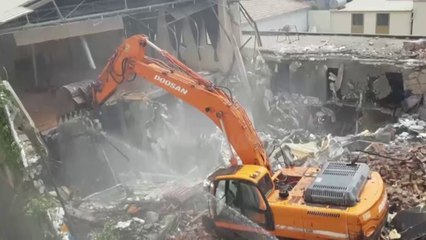 Ora News - Pamje të dhimbshme/ Rrenoja dhe germadha në sheshin ku u bë art e kulturë