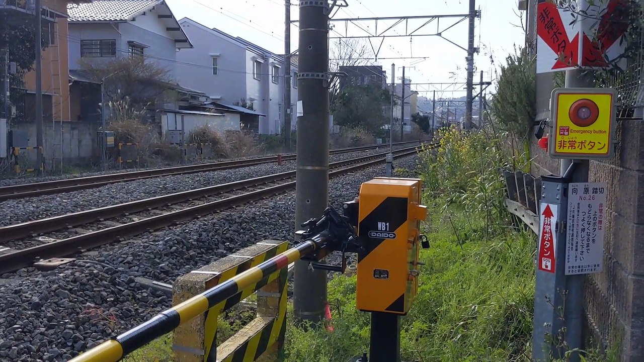 横須賀線高速通過/japanese　train　High speed passage