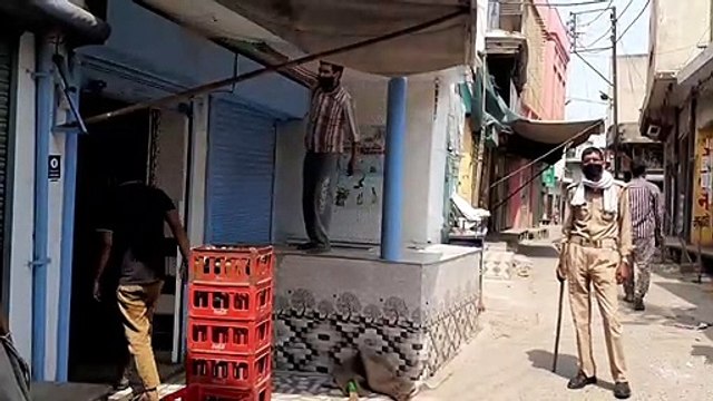 डीएम के आदेश पर व्यापारियों ने प्रतिष्ठानों की साफ सफाई
