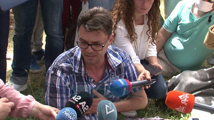 “Poshtë diktatura”/ Sërish tensione pranë Teatrit - News, Lajme - Vizion Plus