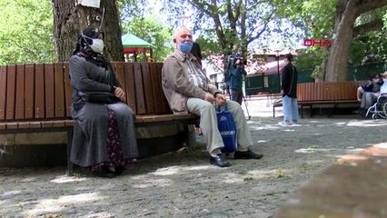 Ankara'da 65 yaş ve üzerindekiler, parklara akın etti