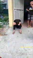 Chàng trai khóc nức nở vì đi 300km để gặp người yêu nhưng hóa ra nàng đã có chồng con