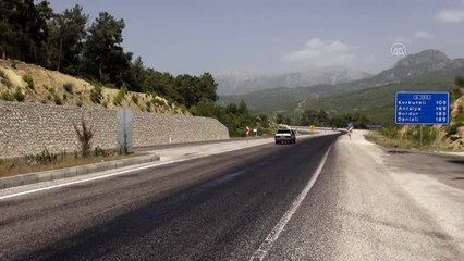 Marmaris'te sıcaktan asfalt eridi