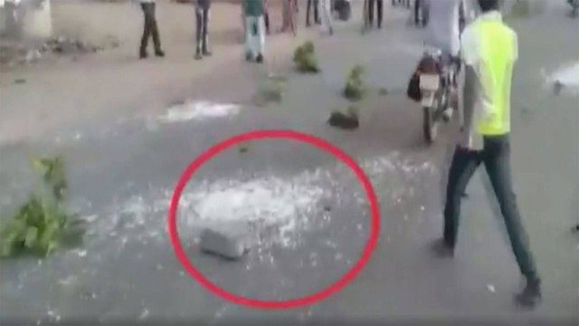 Migrant workers create ruckus in Rajkot