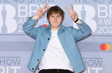 Lewis Capaldi dreams of having 'washboard abs'