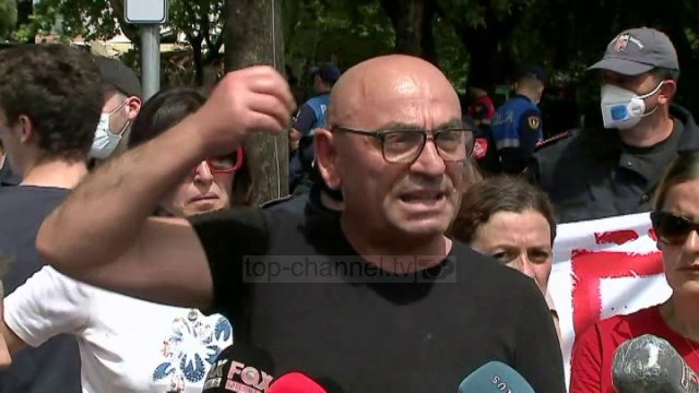 Top News - Teatri Kombëtar/ Replikat Budina-Rama për prishjen