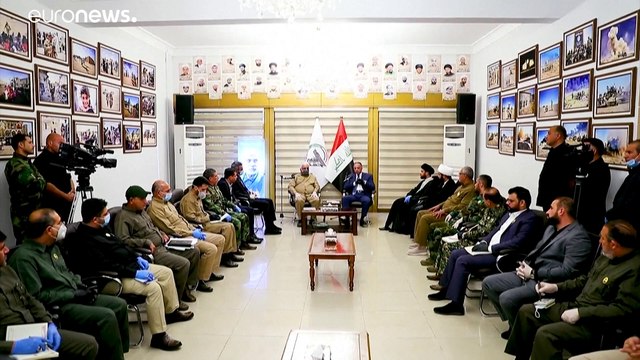 رئيس وزراء العراق أم عضو في الحشد؟ شاهد مصطفى الكاظمي بالبزة العسكرية لقوات الحشد الشعبي