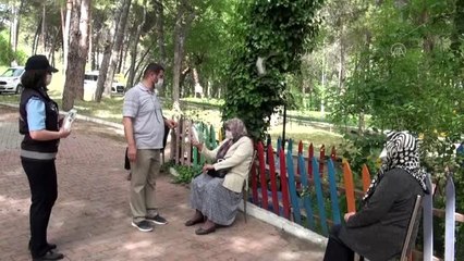 Manisa'da yaşlılar ve kronik hastalara hijyen paketi hediye edildi