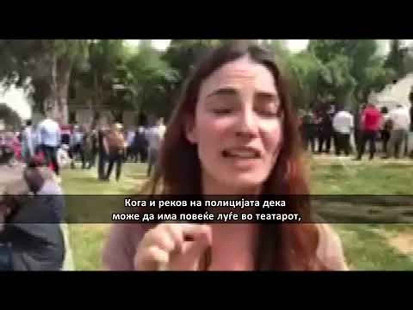 ⁣Тензии на улиците на Тирана поради уривање на зградата на Народниот театар