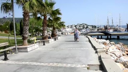 Bodrum'da 65 yaş ve üstü vatandaşlar yeniden sokağa çıktı