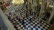 Las iglesias griegas reabren sus puertas y ofrecen la comunión