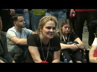 Ora News - Monika  përlotet për Neritan: Dinjitet të jashtëzakonshëm, ecte drejt por me kokën poshtë