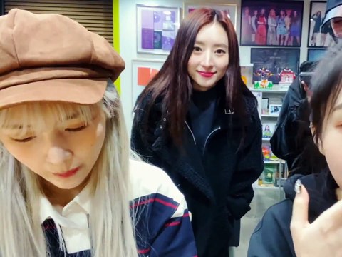 200309 VLIVE | SuA & Yoohyeon Cute Moment