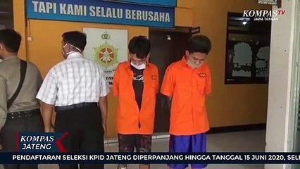 Aksi Pencurian Sepeda Motor di Halaman Masjid