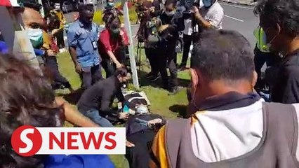 Reporter faints while covering the end of Parliament sitting under the hot sun