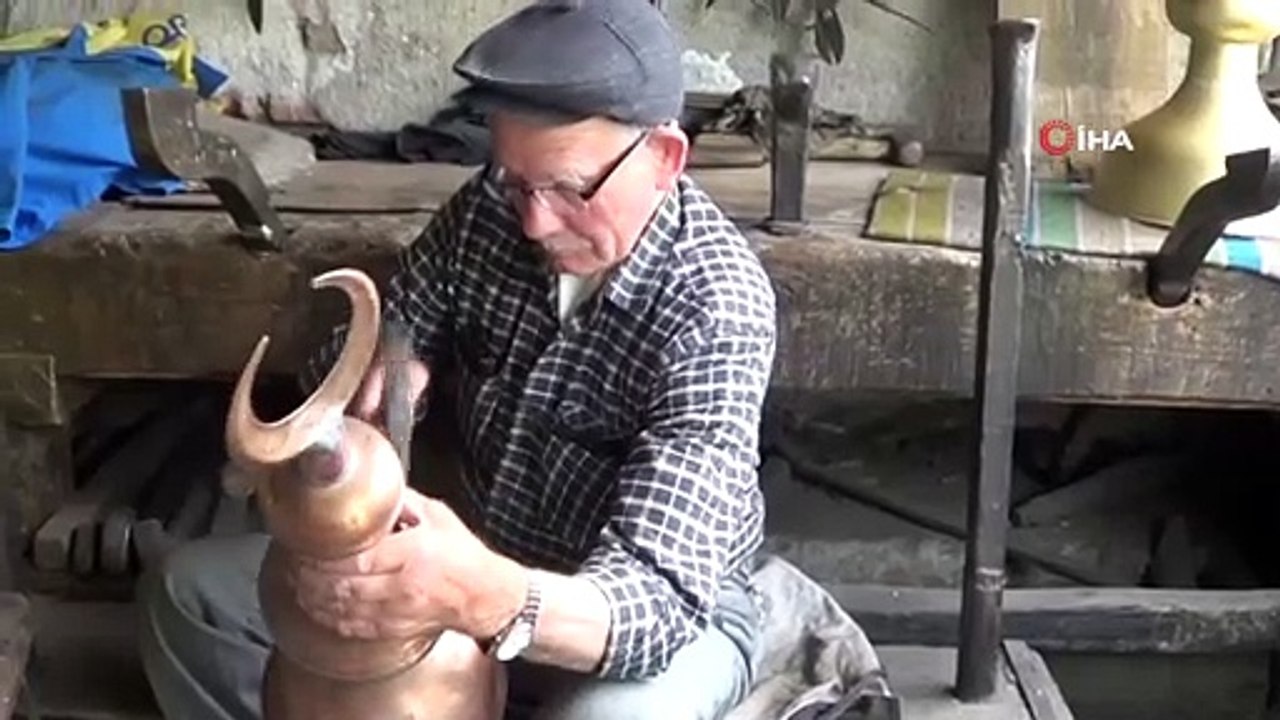79 Yaşındaki Bakır Ustası Dükkanını Açmanın Mutluluğunu Yaşadı