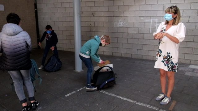 Reprise des cours masquée à l'école communale de Bouge ( Namur )