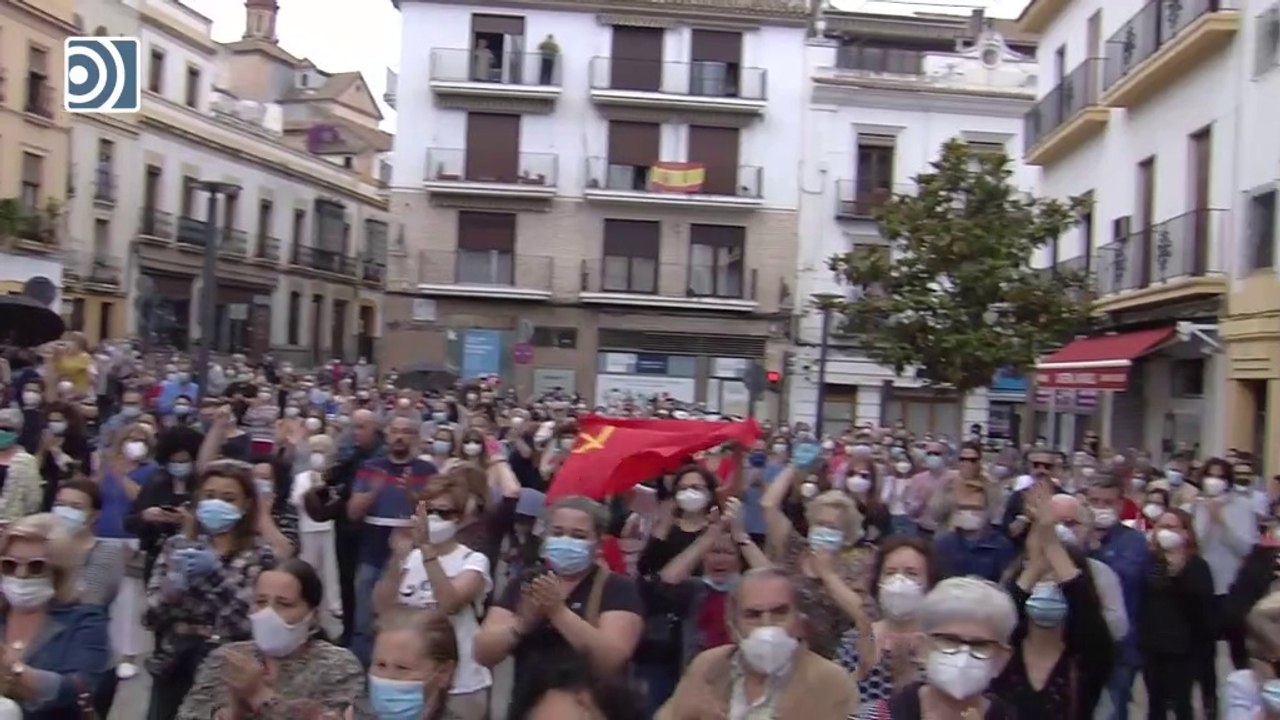 Cientos de personas se concentran para despedir a Julio Anguita en pleno estado de alarma