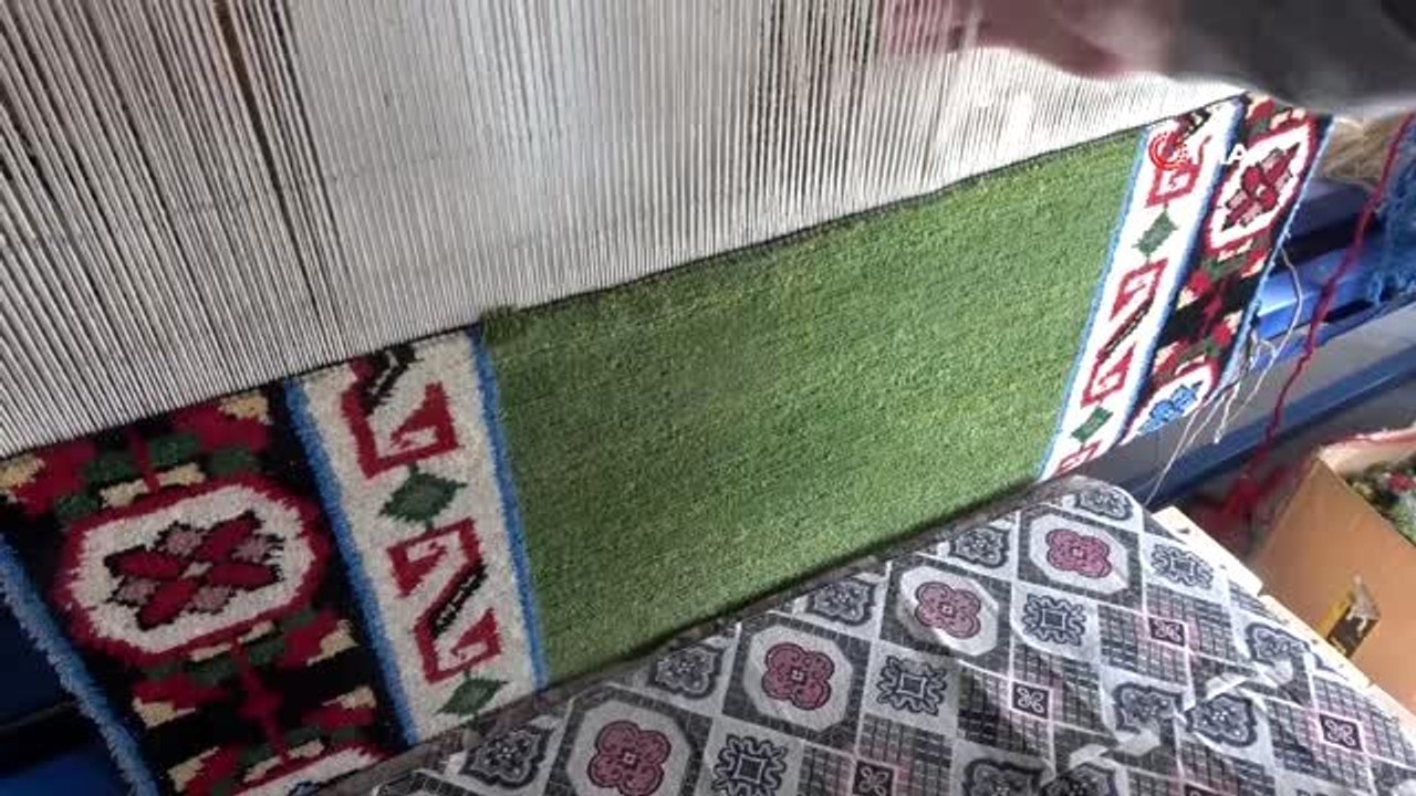 Bu halının metrekaresi 20 günde dokunuyor