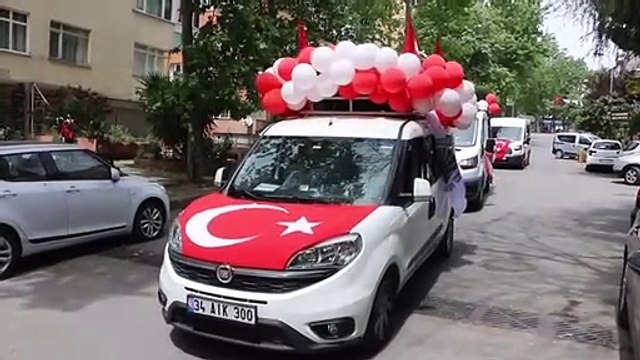 Kartal’da sokağa çıkma yasağı, 19 Mayıs coşkusuna engel olmadı
