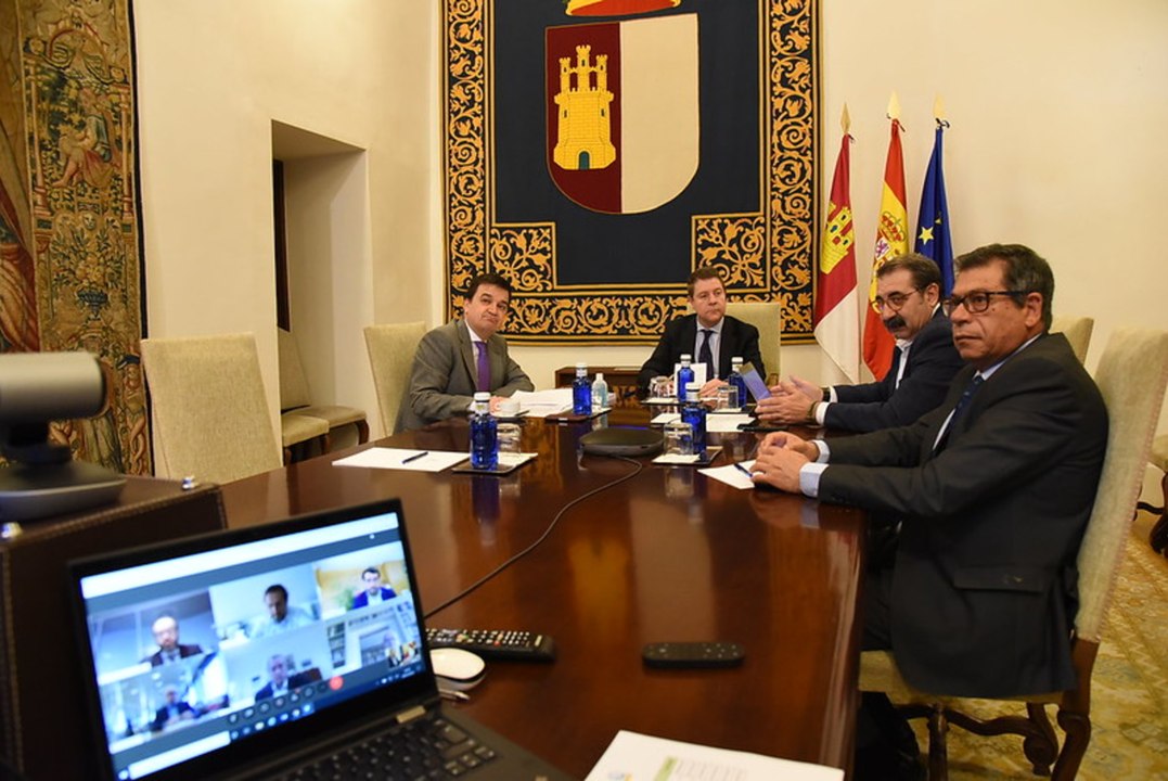 Page se reúne con representantes de la industria agroalimentaria