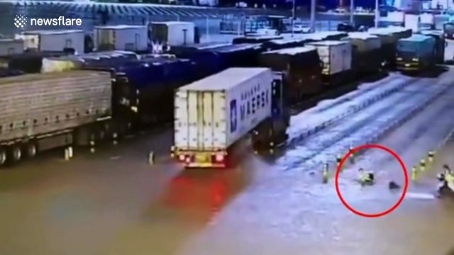 Tyre on truck explodes, knocking man to ground in China