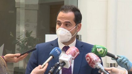 Aguado cree que "lo irresponsable" es no dejar pasar a Madrid a fase 1