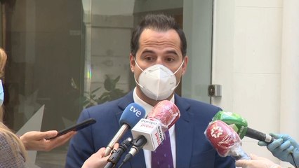 Aguado respeta el "hastío" de parte de la población con el Gobierno pero pide no saltarse las normas
