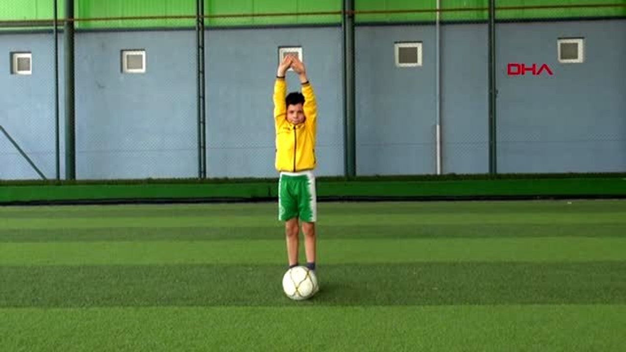 HATAY Suriyeli 9 yaşındaki Muhammed, Ronaldo gibi olmak için destek istiyor