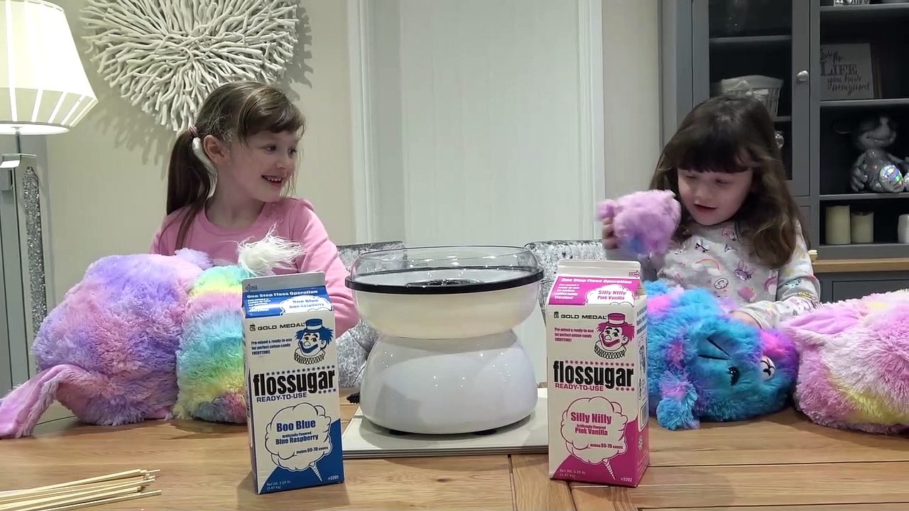 Sophia  e Isabella Comendo Algodão Doce