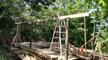The two persons spent a month building a Chalet on the hillside and using straw to cover it