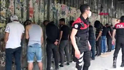 Beyoğlu'nda pes dedirten olay! 13 kişi topluca geziyorlardı