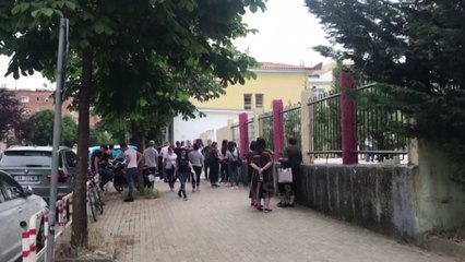 Ora News - Maturantët rikthehen sot në shkolla, mësim deri më 5 qershor
