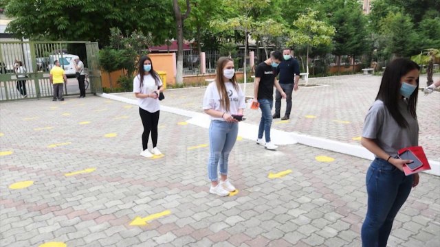 Rikthehen maturantet ne shkolle