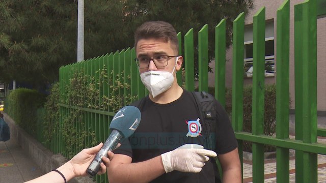 Sot hapen bare e restorante, maturantët rikthehen në shkollë - News, Lajme - Vizion Plus