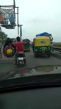 Découvrez ce vélo de 2 place se transformant en voiture de 4 places